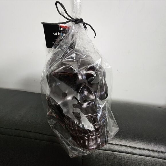 Nwt Unscented Halloween Bleeding Skull Figural Candle, 4.5 inches, Black - Picture 4 of 5